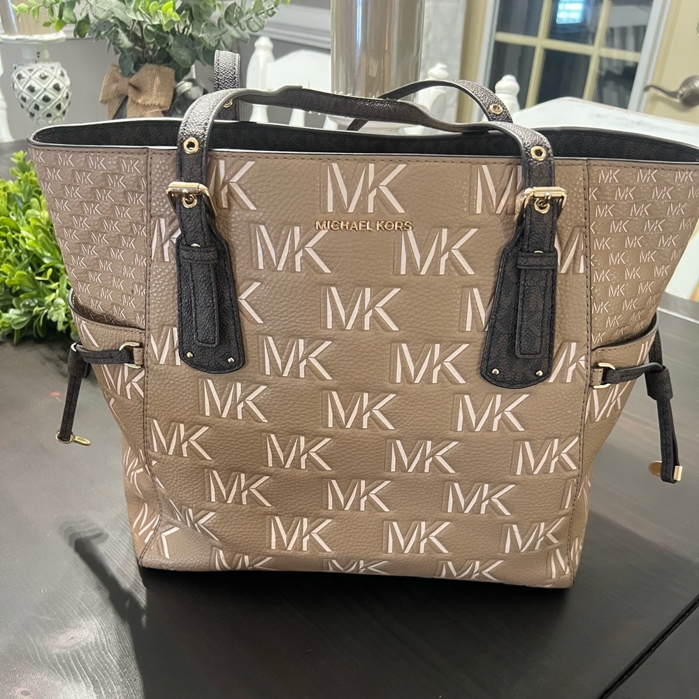 Michael Kors Voyager Large Colorblock Camel Signature Tote
